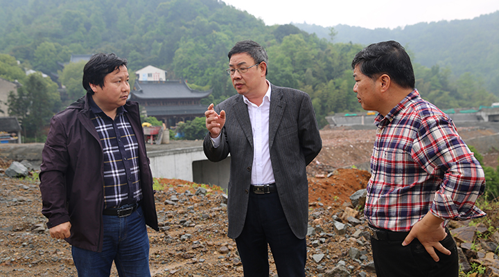 在104國道跨高速公路主線施工現(xiàn)場(chǎng).JPG